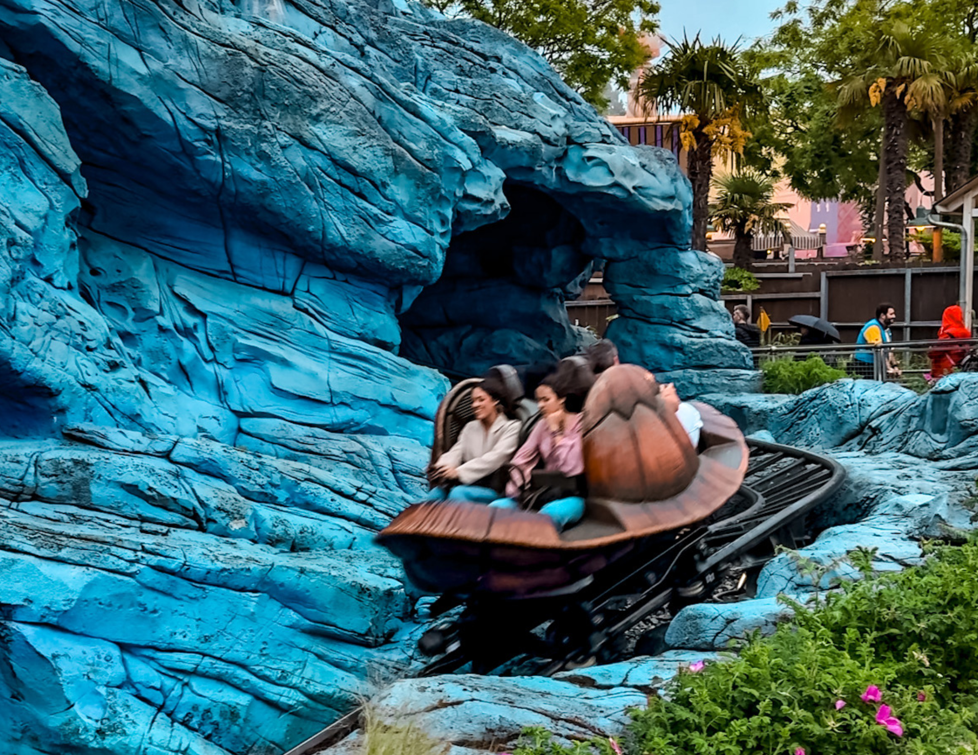 Disneyland Paris Guide (2).png